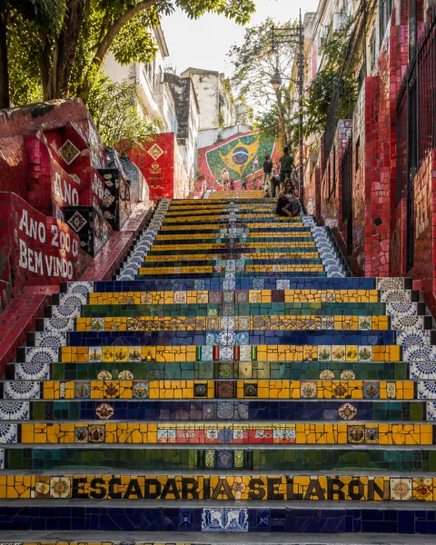 Escadaria Selarón, cartão-postal colorido do Rio